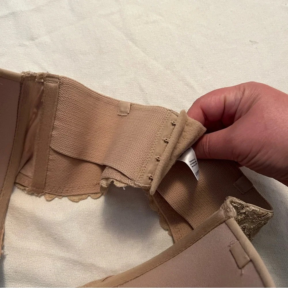 Elegant Lace Strapless Bra in Tan